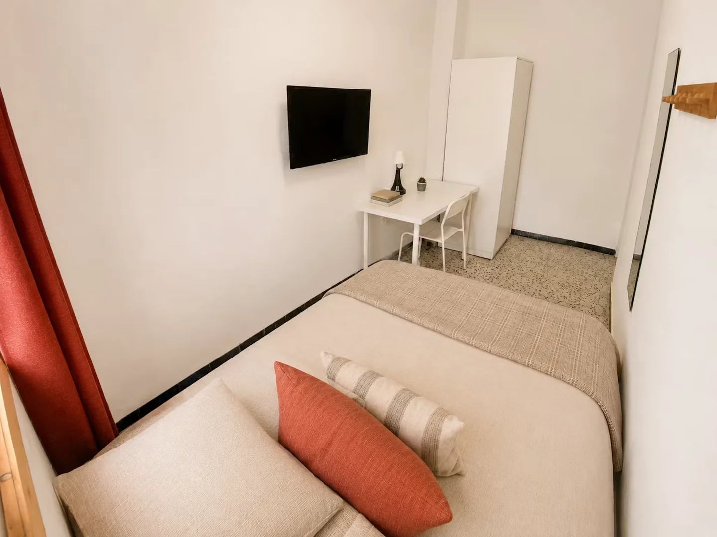 Zimmer in Studentenwohnung in  zu vermieten, voll möbliert