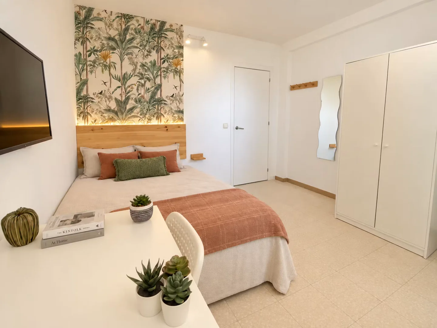 Room for rent in student apartment in , fully furnished