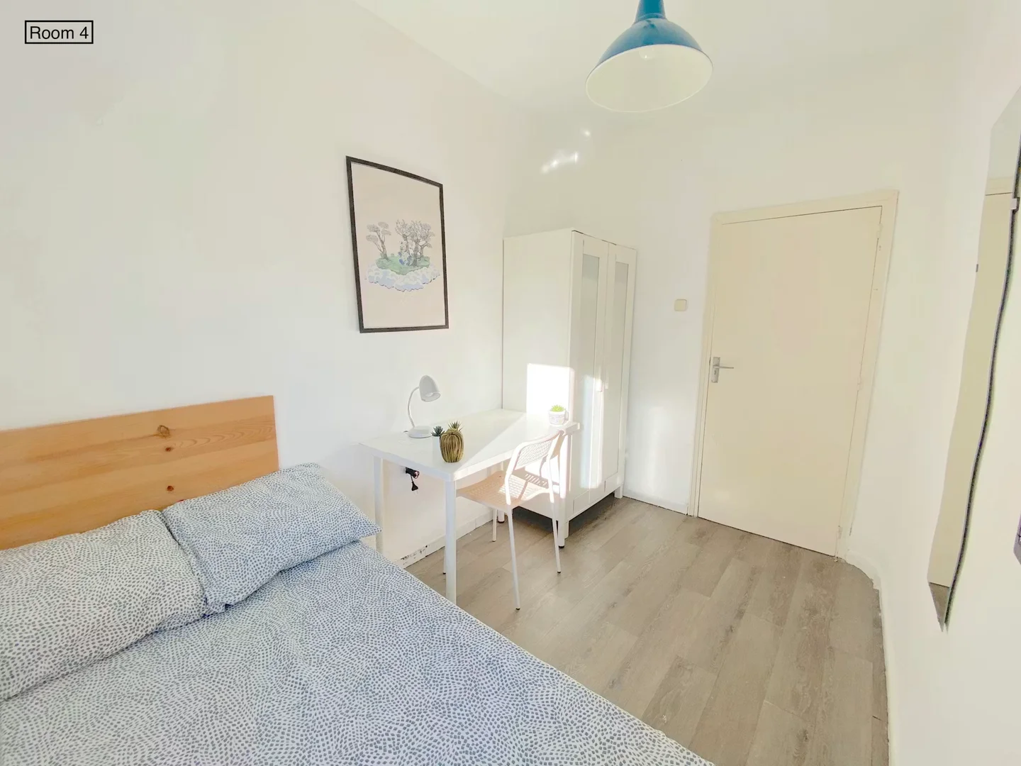 Funktionelles Studentenzimmer perfekt zum Studieren in