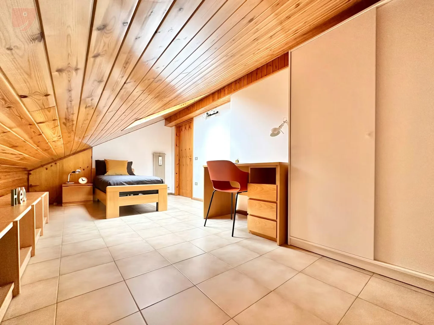 Quarto de estudante económico com localização conveniente em 