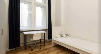 Habitación privada en Königin-Elisabeth-Straße 1, 14059 Berlin, Germany, imagen 1 de 4