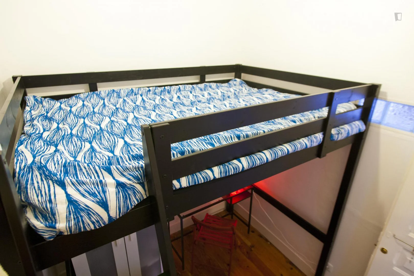 Bright and airy student room with easy university access in 