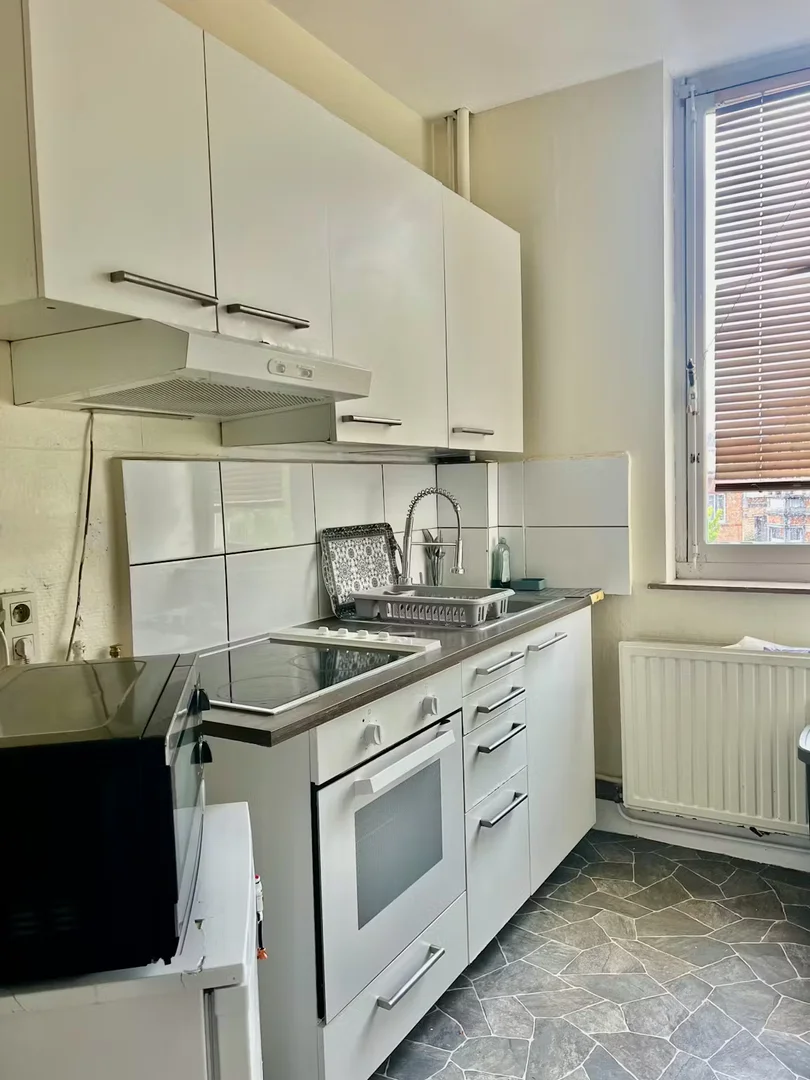 Habitación para estudiantes en con área de estudio y facilidades compartidas