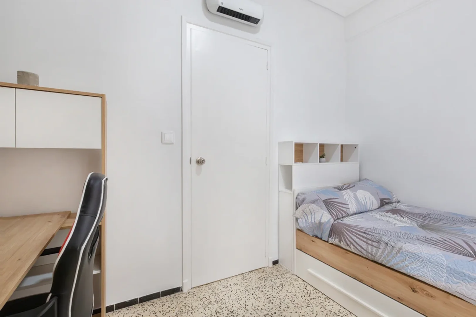 Chambre d'étudiant fonctionnelle parfaite pour étudier dans 