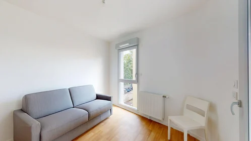 Habitación privada en 77 Avenue Du Drapeau, imagen 1 de 10