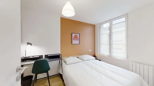 Private room at 4 Bd Voltaire, 35000 Rennes, France, image 1 of 21