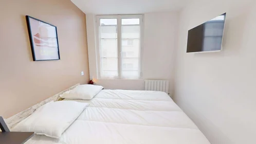 Private room at 4 Bd Voltaire, 35000 Rennes, France, image 10 of 21