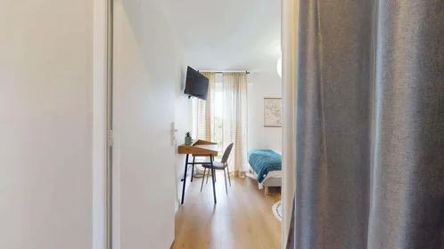 Habitación privada en 14 Rue Léo Ferré, 33600 Pessac, France, imagen 3 de 21