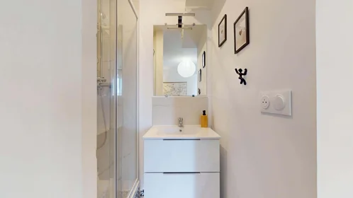 Habitación privada en 14 Rue Léo Ferré, 33600 Pessac, France, imagen 4 de 21