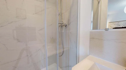 Habitación privada en 14 Rue Léo Ferré, 33600 Pessac, France, imagen 5 de 21