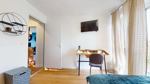 Habitación privada en 14 Rue Léo Ferré, 33600 Pessac, France, imagen 8 de 21