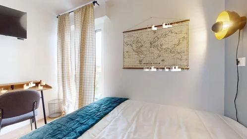 Habitación privada en 14 Rue Léo Ferré, 33600 Pessac, France, imagen 9 de 21