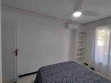 Quarto privado em Boulevard Robespierre, imagem 4 de 21