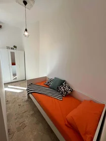 Quarto privado em Via Grazia Deledda, 22, 09127 Cagliari CA, Italy, imagem 3 de 6