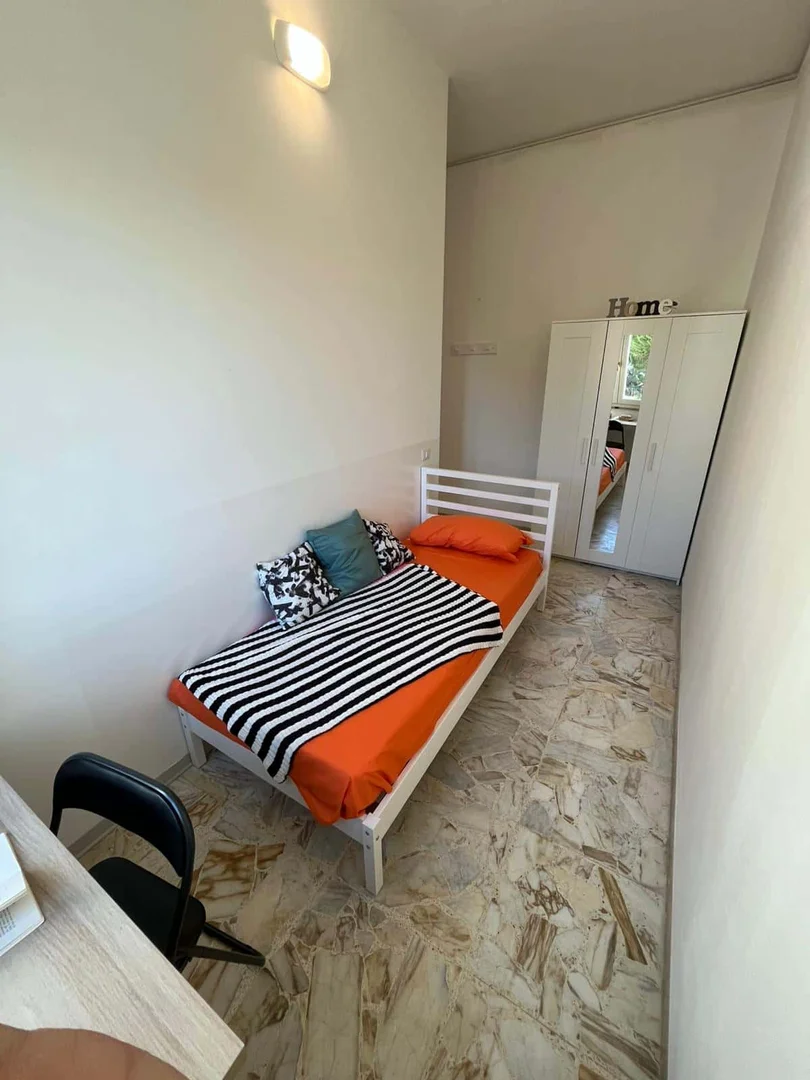 Quarto acolhedor para estudantes disponível em 