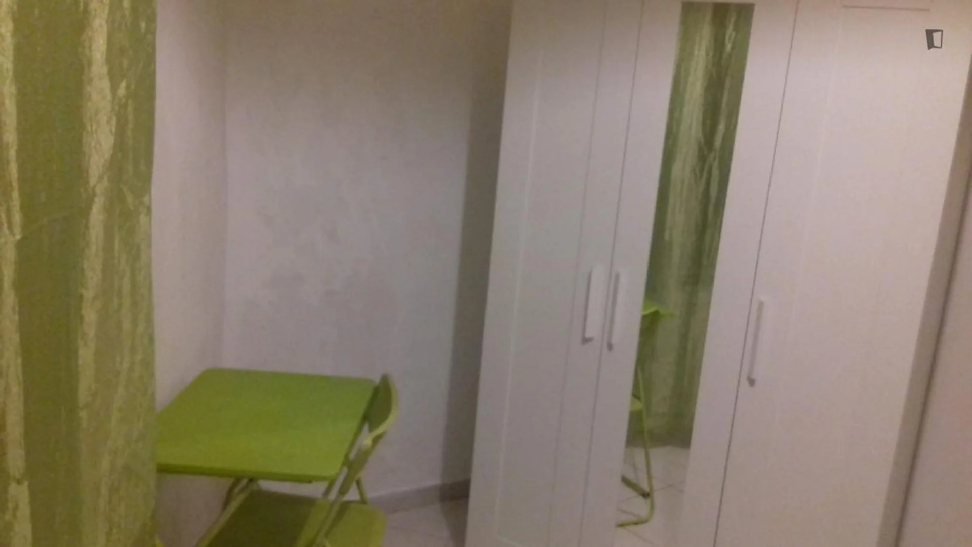 Chambre d'étudiant bon marché à proximité du campus dans 