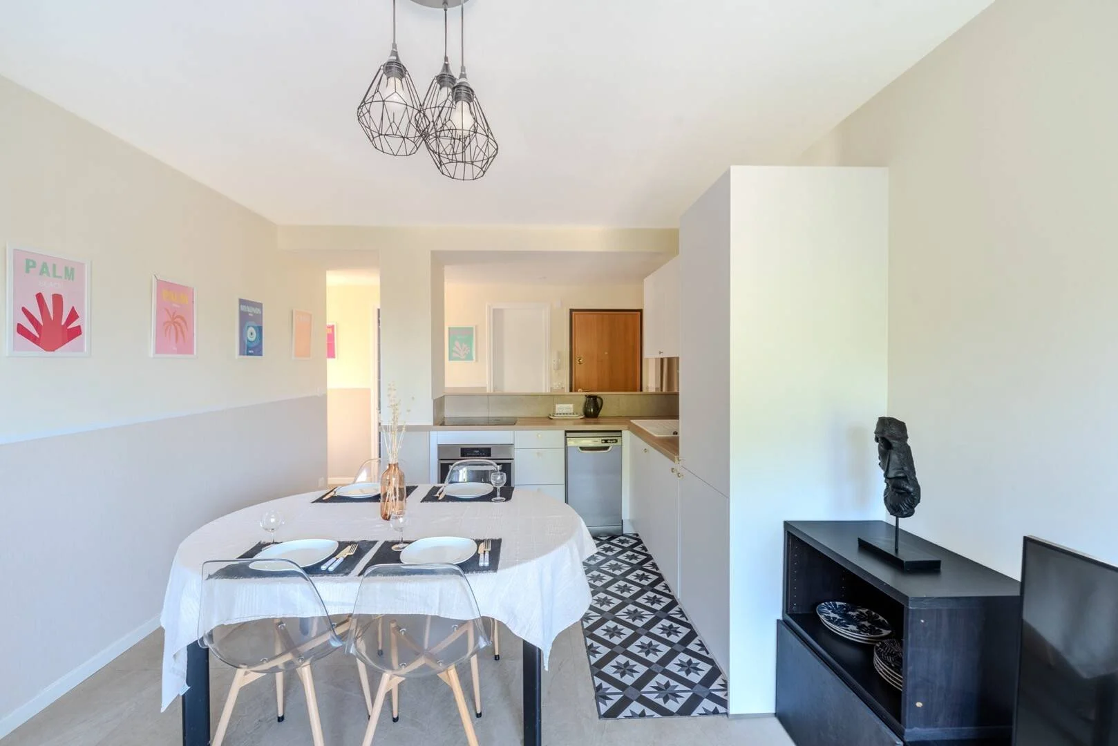 Economical student room with convenient location in 