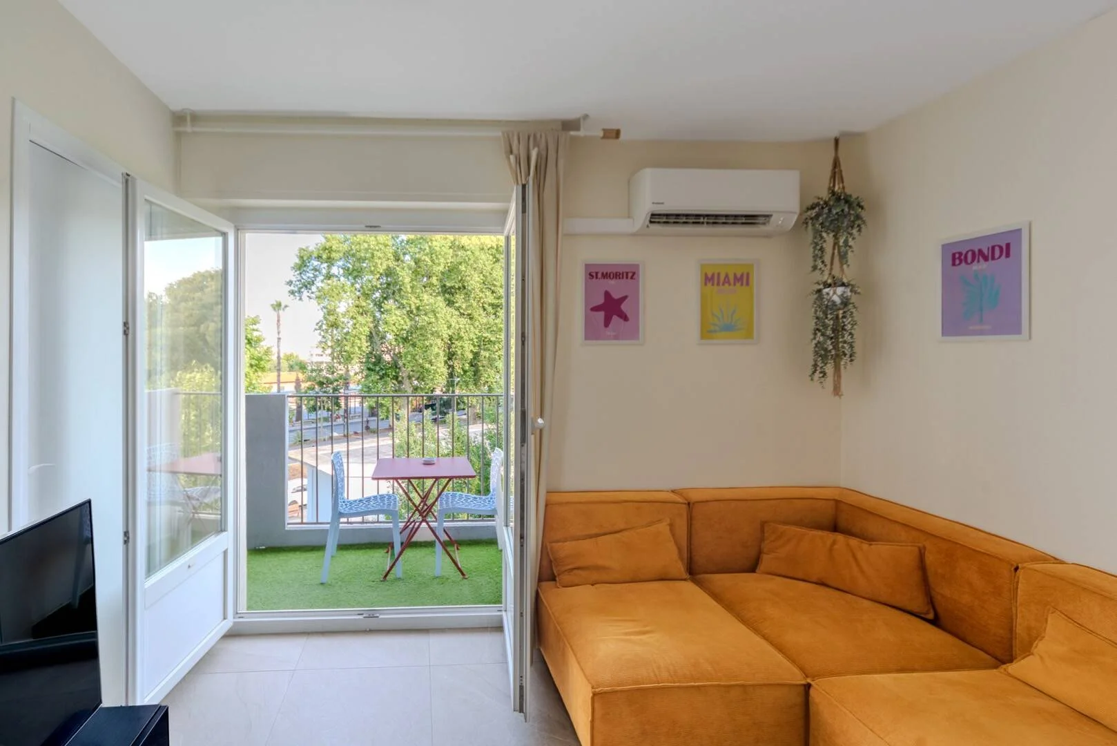 Budget-friendly student room close to campus in 