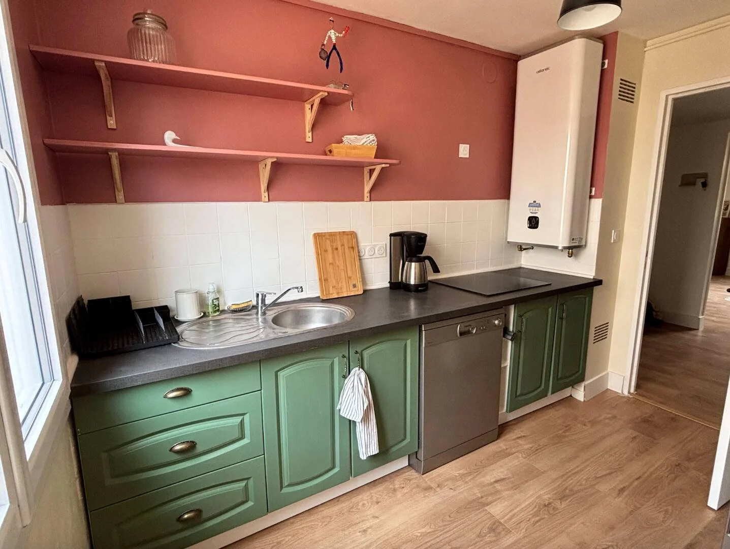 Affordable room for students with ample lighting in 