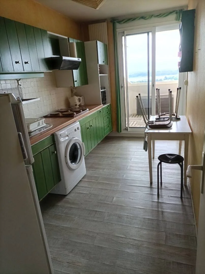 Quarto para alugar em apartamento de estudantes em , totalmente mobilado