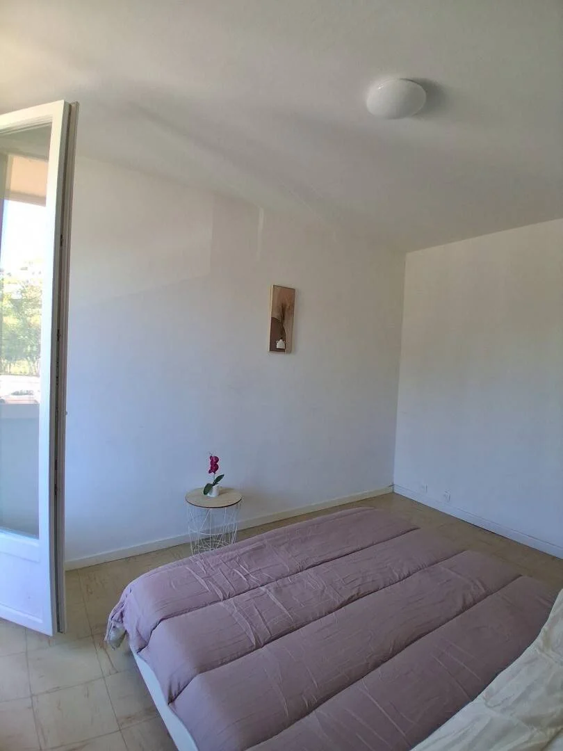  bölgesinde uygun konuma sahip ekonomik öğrenci odası