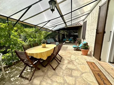 Habitación privada barata en {area}
