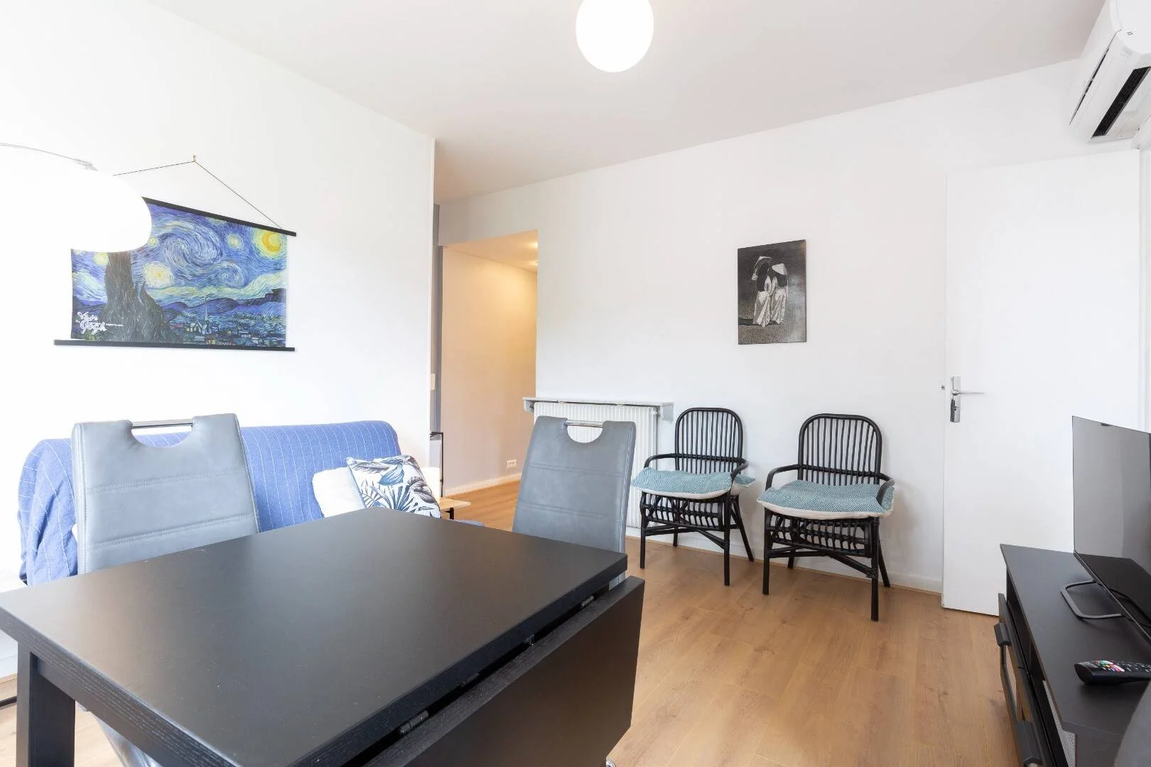 Chambre confortable pour étudiants disponible dans 