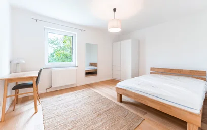 Zimmer mit Doppelbett zu vermieten {area}
