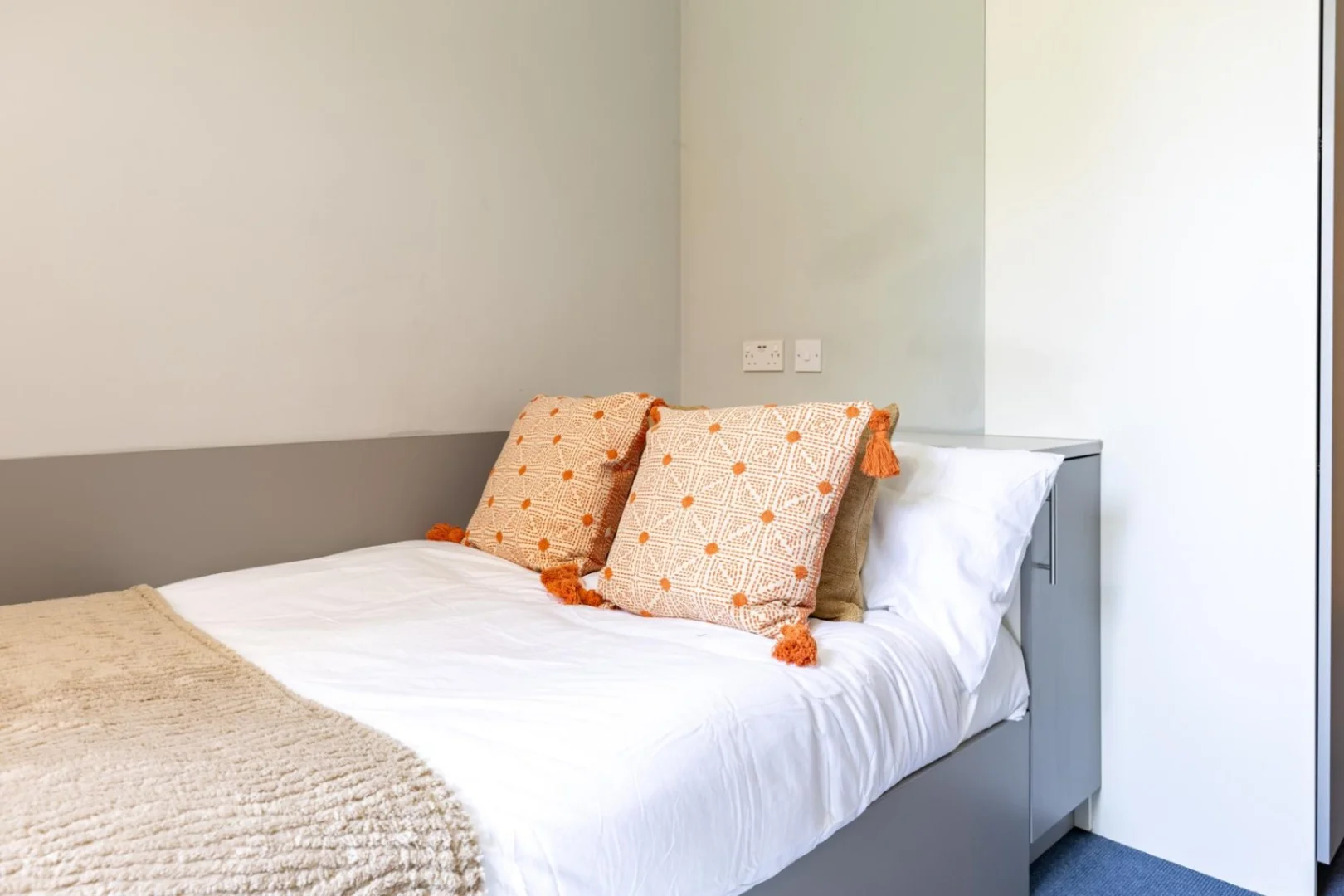Funktionelles Studentenzimmer perfekt zum Studieren in