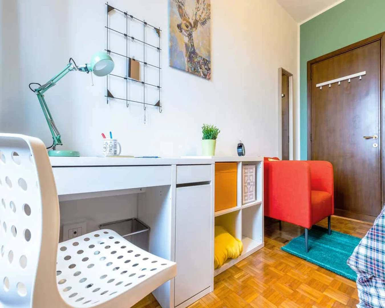 Quarto de estudante confortável e espaçoso em 