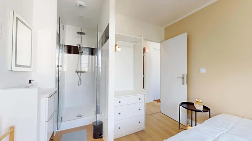 Özel oda konumu Rue Armand Carrel, 59000 Lille, France, 4 17 görüntüsü