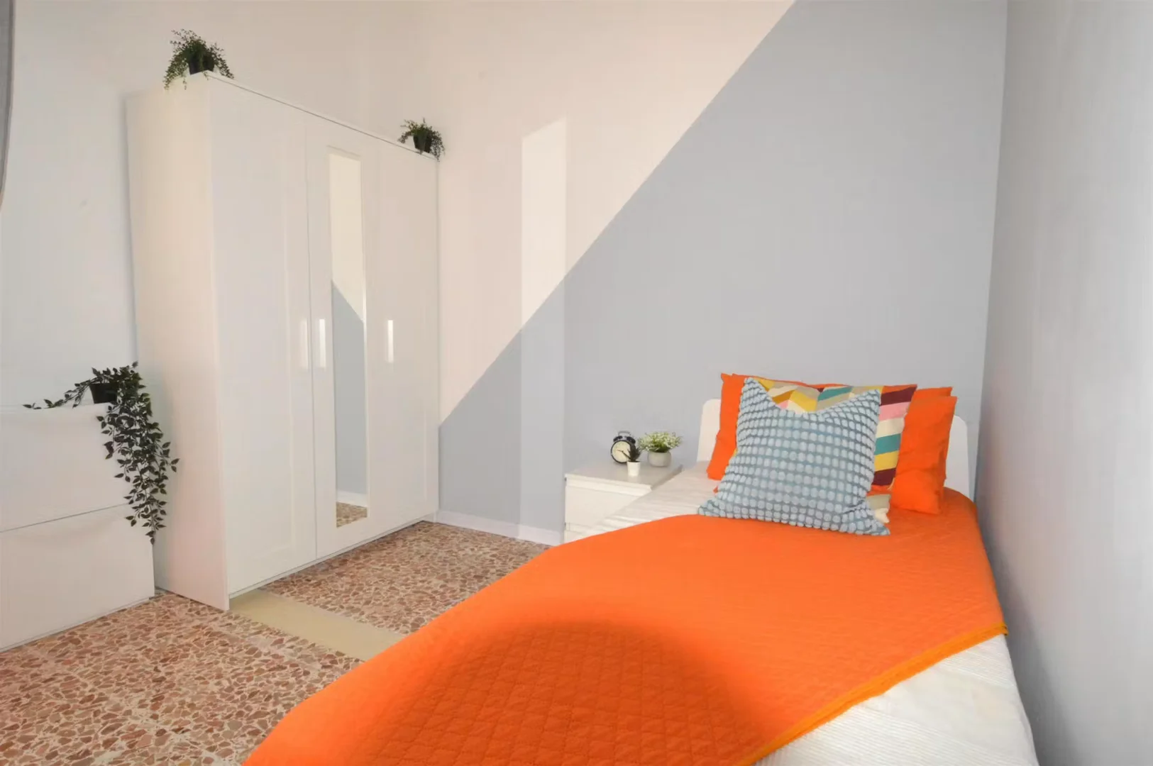 Budget-friendly student room close to campus in