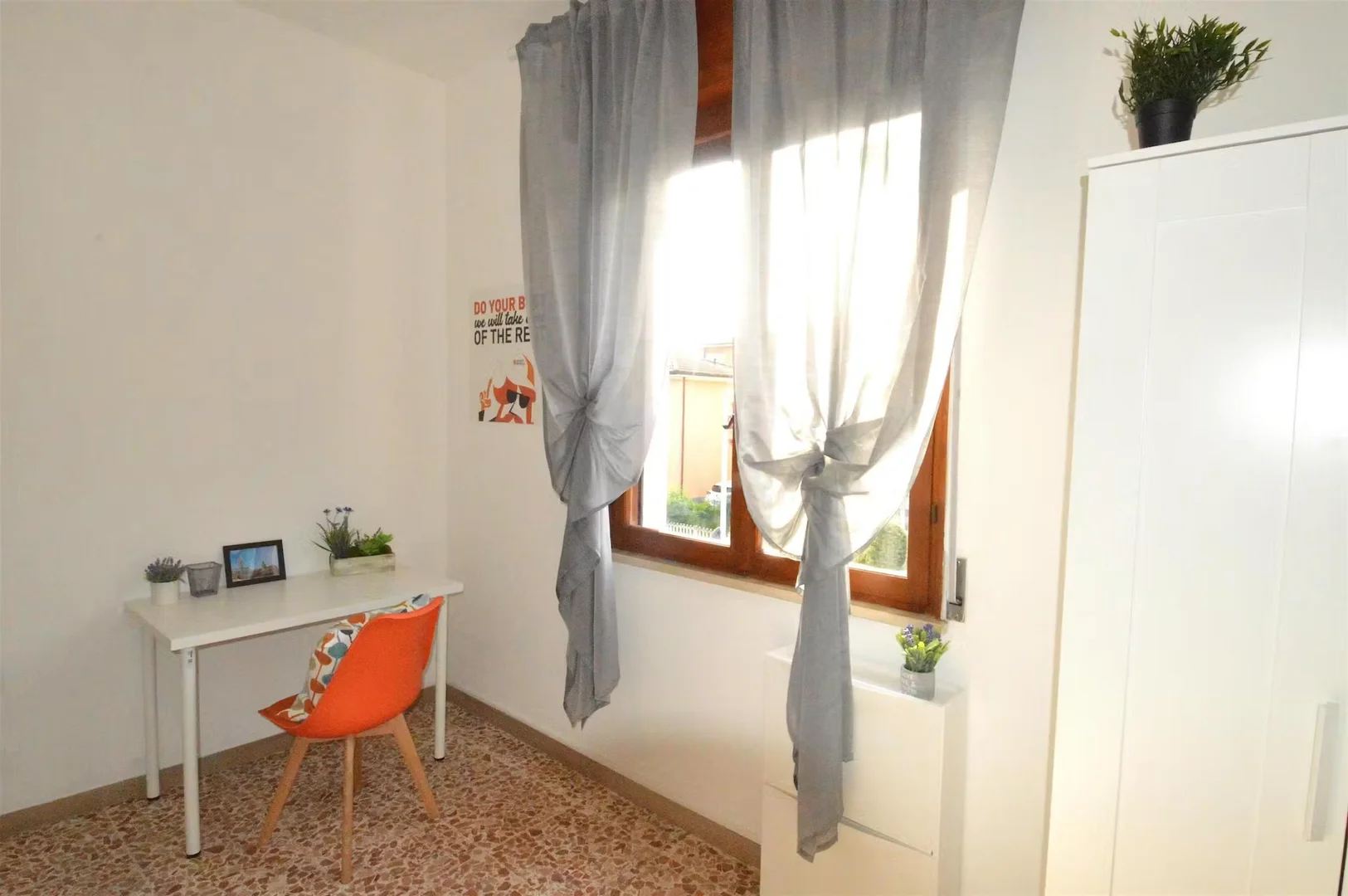 Quarto de estudante funcional perfeito para estudar em 
