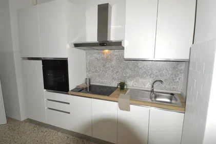 Chambre privée à Viale Gaetano Storchi, Circoscrizione 1, image 5 de 10
