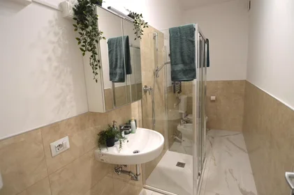 Chambre privée à Viale Gaetano Storchi, Circoscrizione 1, image 7 de 10