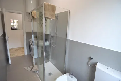 Chambre privée à Viale Gaetano Storchi, Circoscrizione 1, image 10 de 10