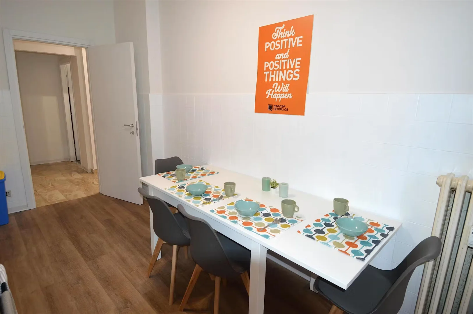 Quarto para alugar em apartamento de estudantes em , totalmente mobilado