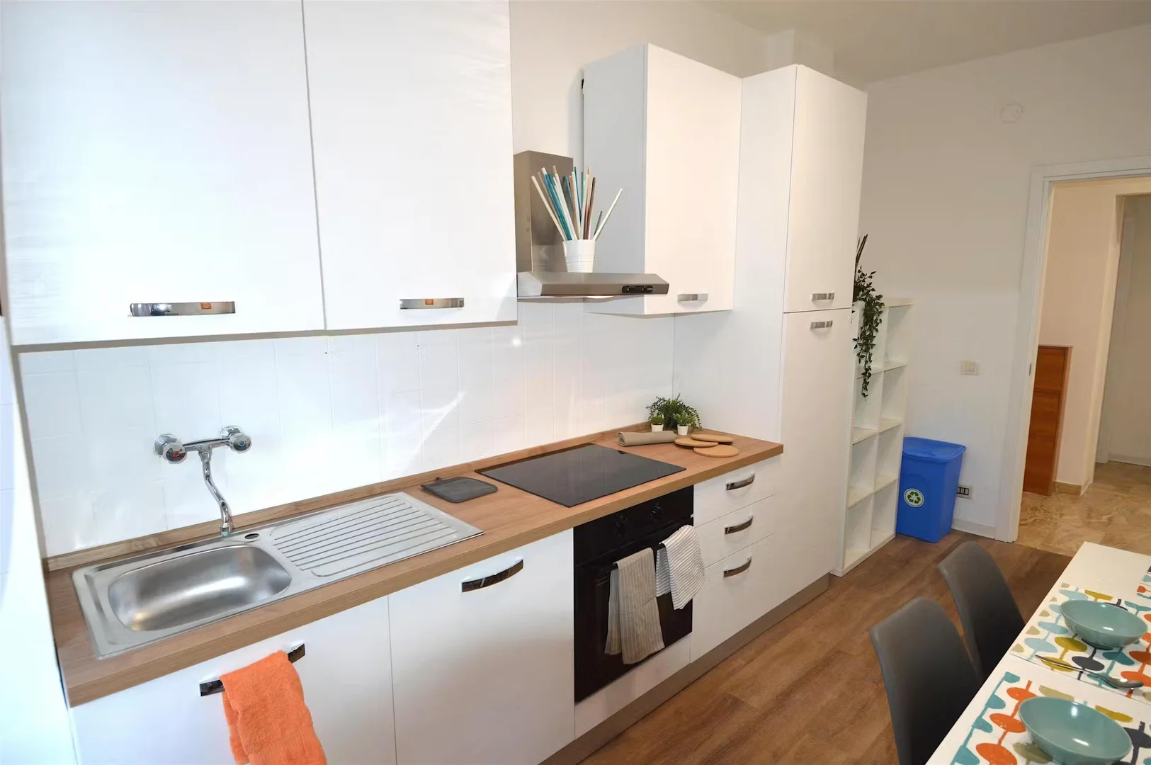 Quarto de estudante em  com área de estudo e instalações partilhadas