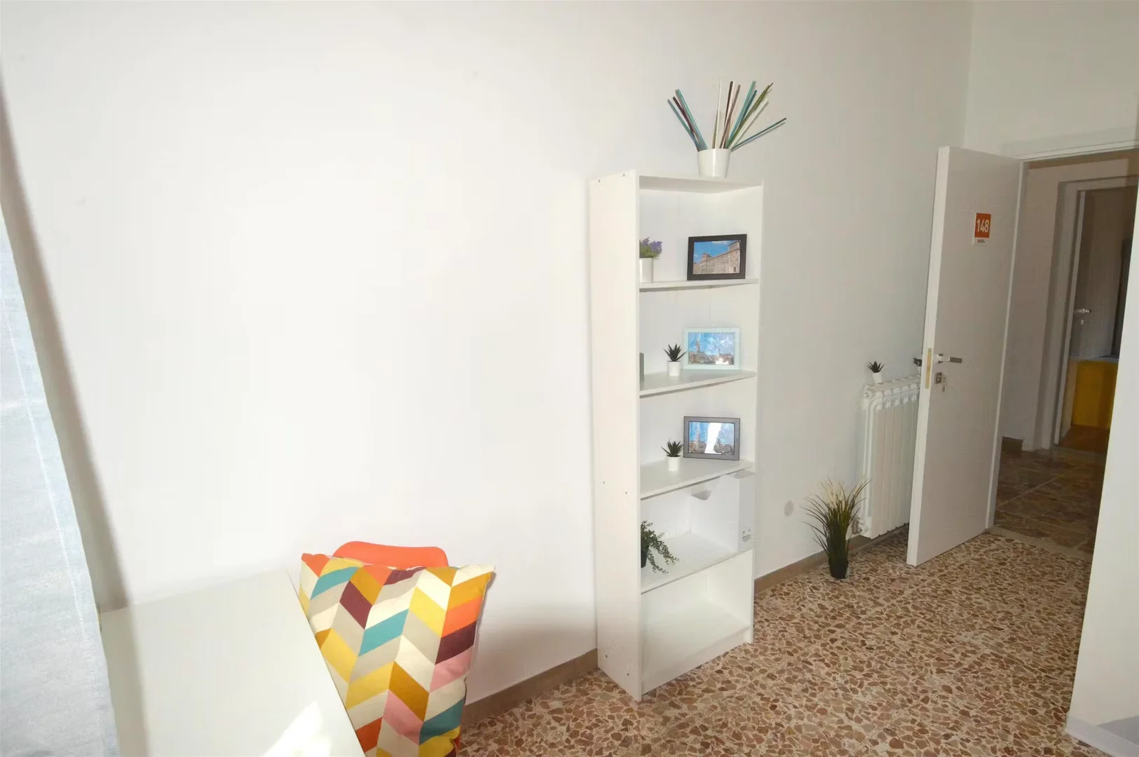 Confortevole e spaziosa stanza per studenti in 
