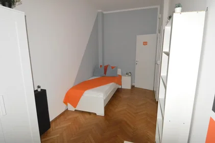Chambre privée à Viale Gaetano Storchi, Circoscrizione 1, image 1 de 10