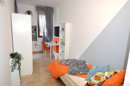 Quarto privado em Via Arsenio Crespellani, , imagem 2 de 10