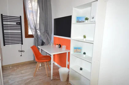 Quarto privado em Via Arsenio Crespellani, , imagem 3 de 10