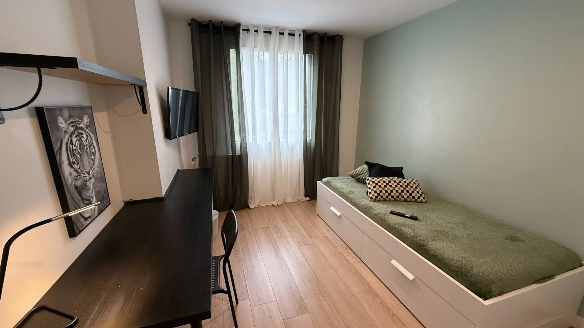 Budget-friendly student room close to campus in 