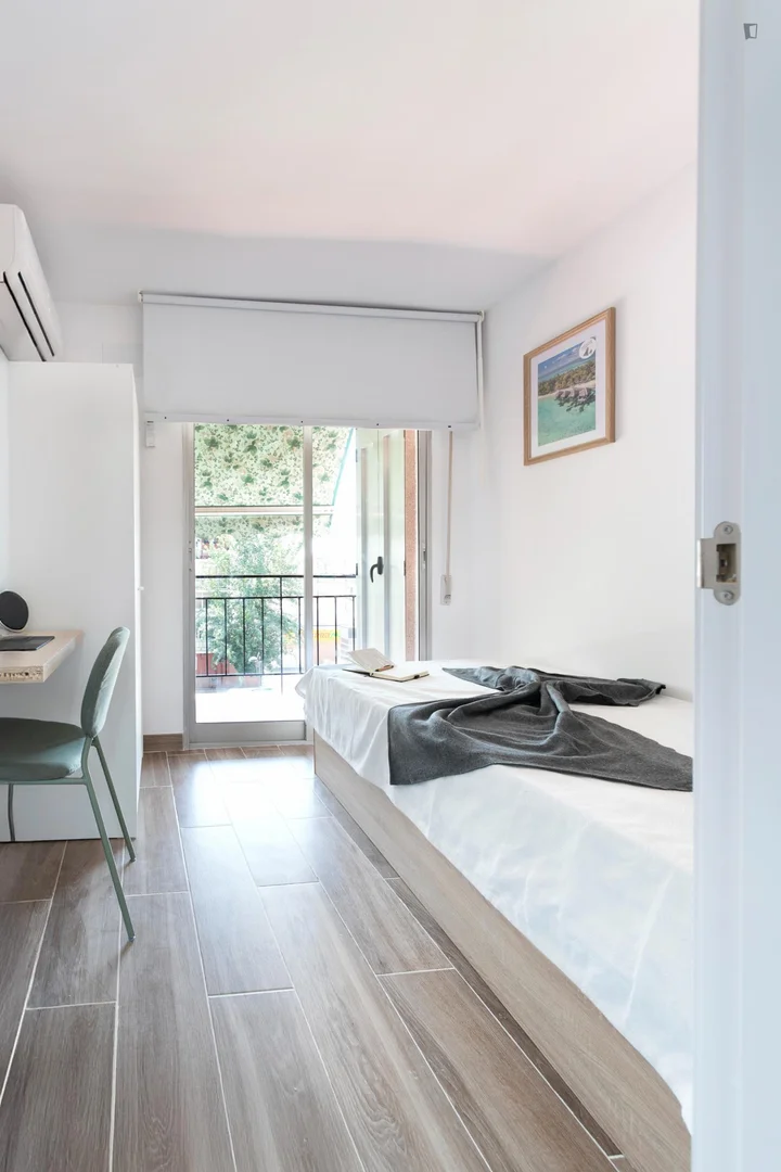 Habitación en apartamento estudiantil en alquiler en , completamente amueblado