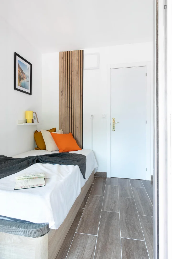 Habitación estudiantil económica cerca del campus en 