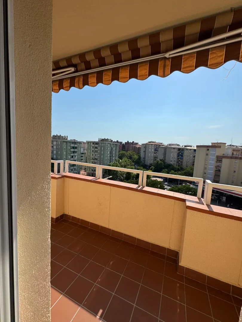  bölgesinde uygun konuma sahip ekonomik öğrenci odası