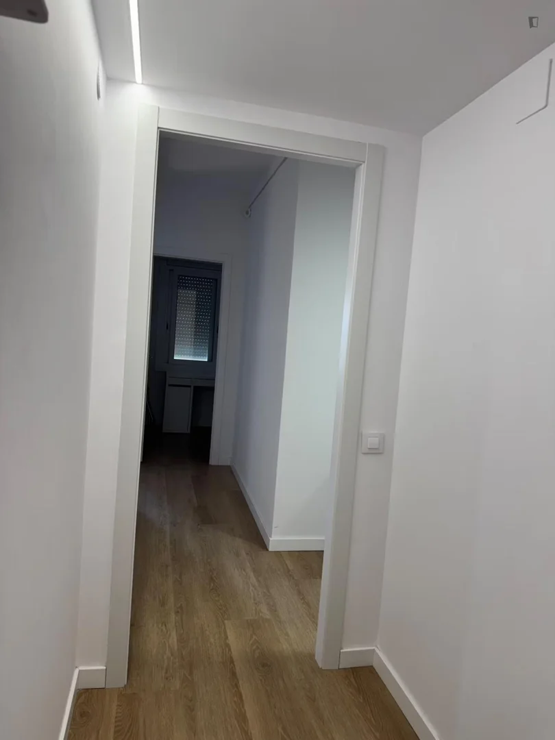 'da ders çalışmak için mükemmel olan fonksiyonel öğrenci odası
