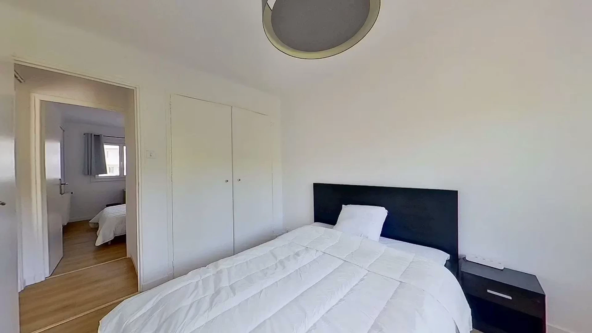 Quarto de estudante económico com localização conveniente em