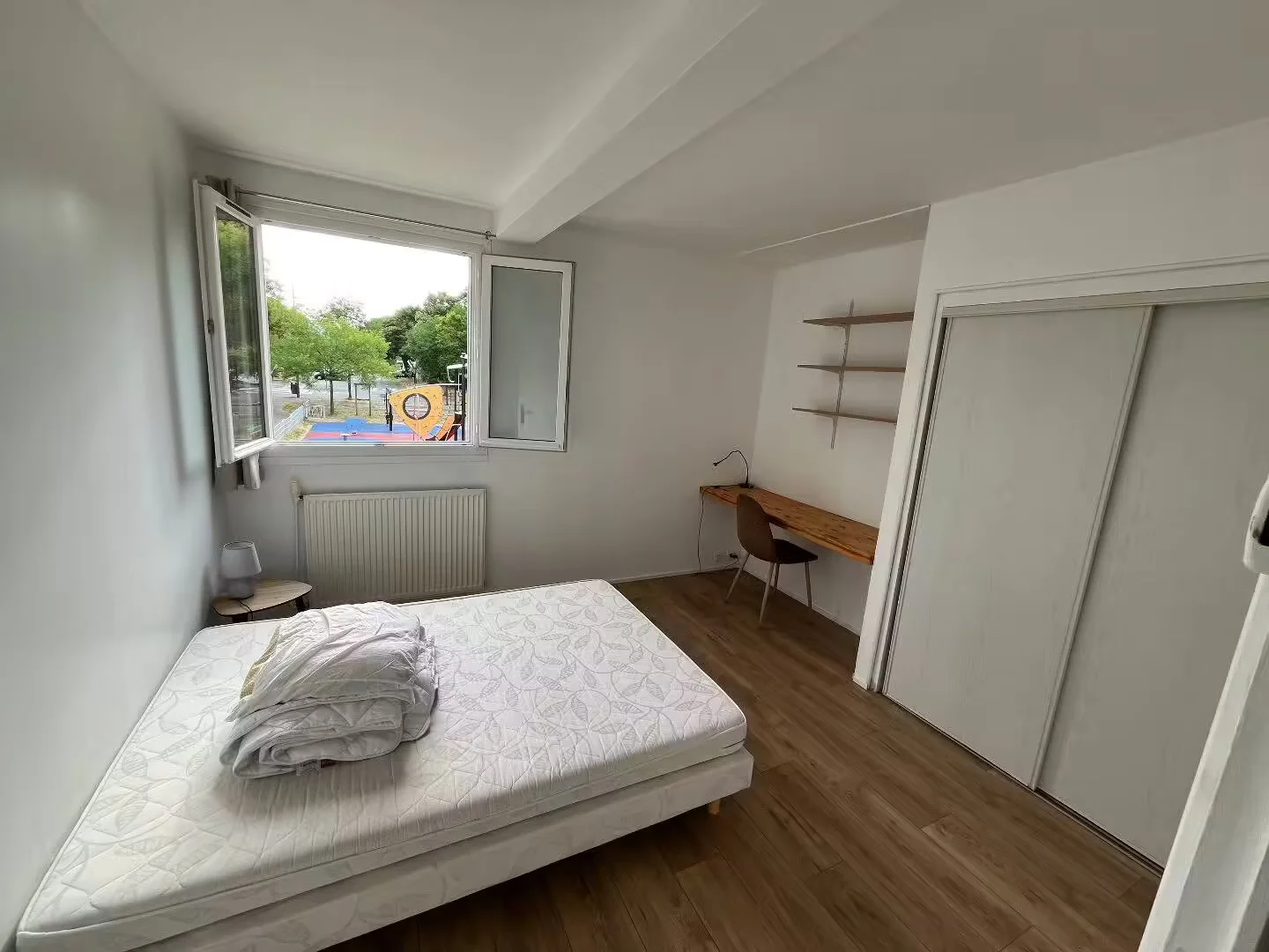 Habitación estudiantil amplia y cómoda en 
