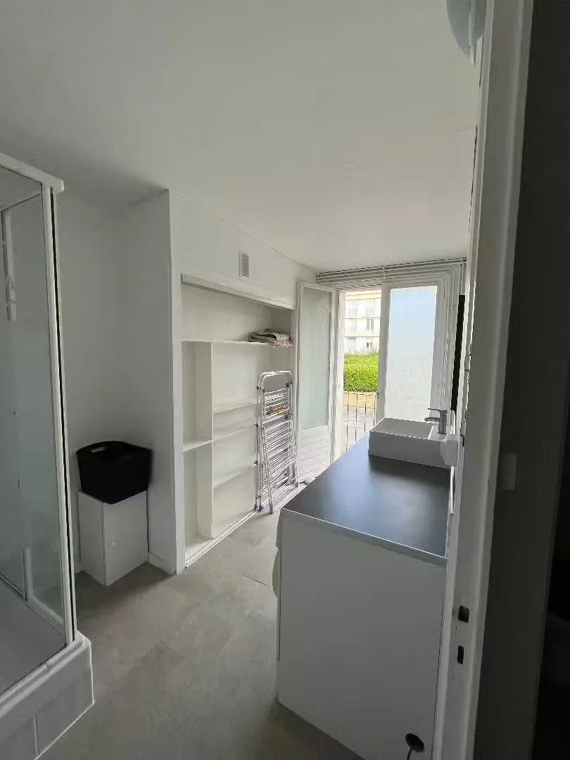 Habitación estudiantil amplia y cómoda en 